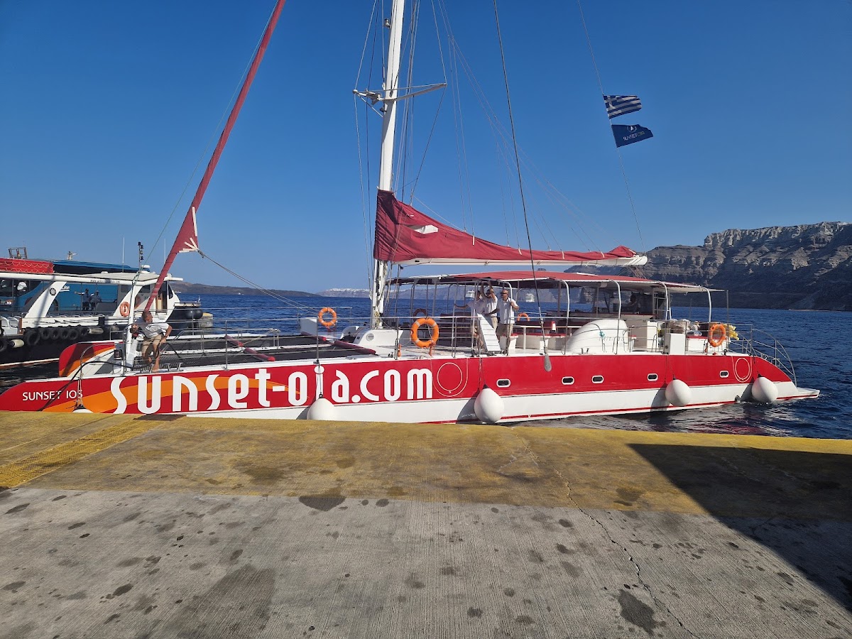 Santorini — Sunset Oia Boat — galeri