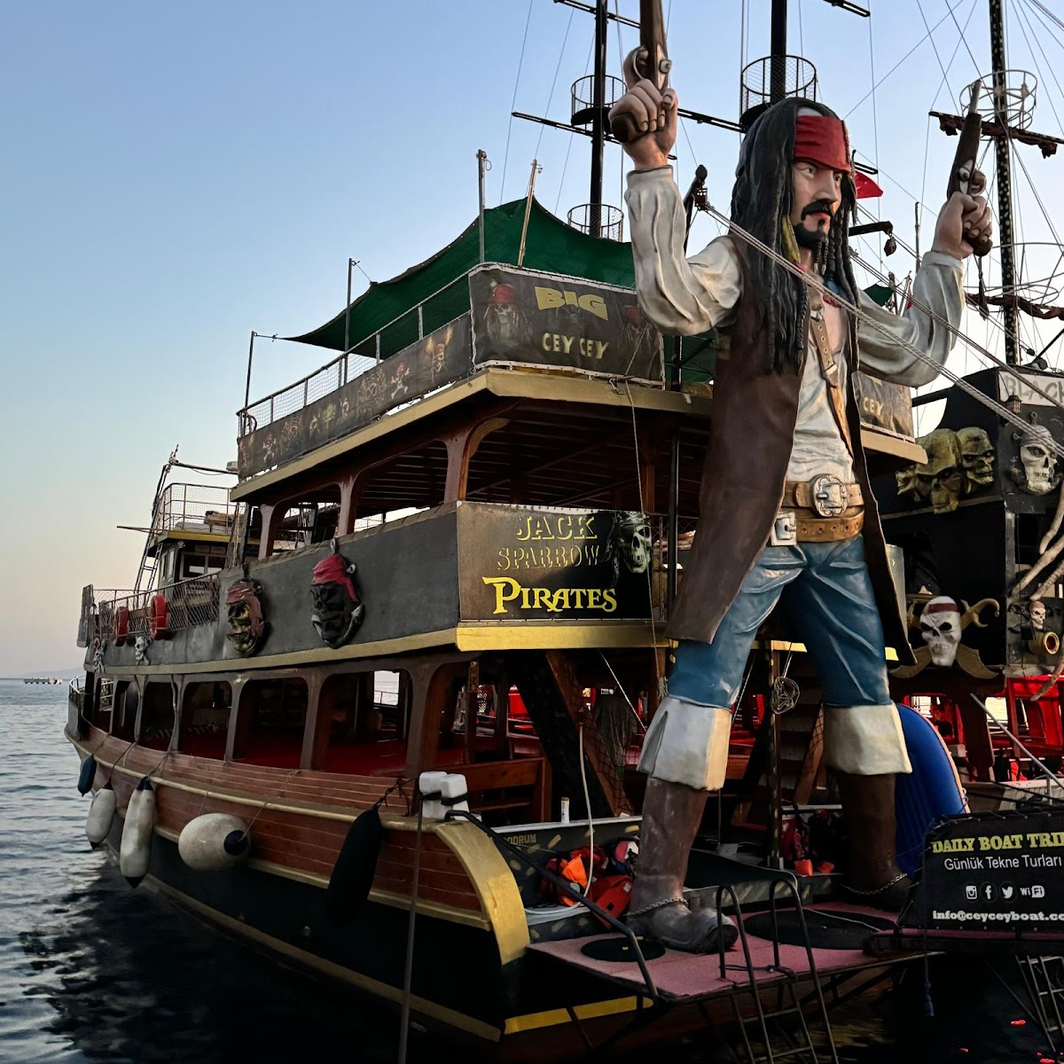 Bodrum — Big Ceycey Korsan Tekne Turu Bodrumda Tekne Turu Bodrum Ozel Tekne Turu Bodrum Gunluk Tekne Turlari — gallery