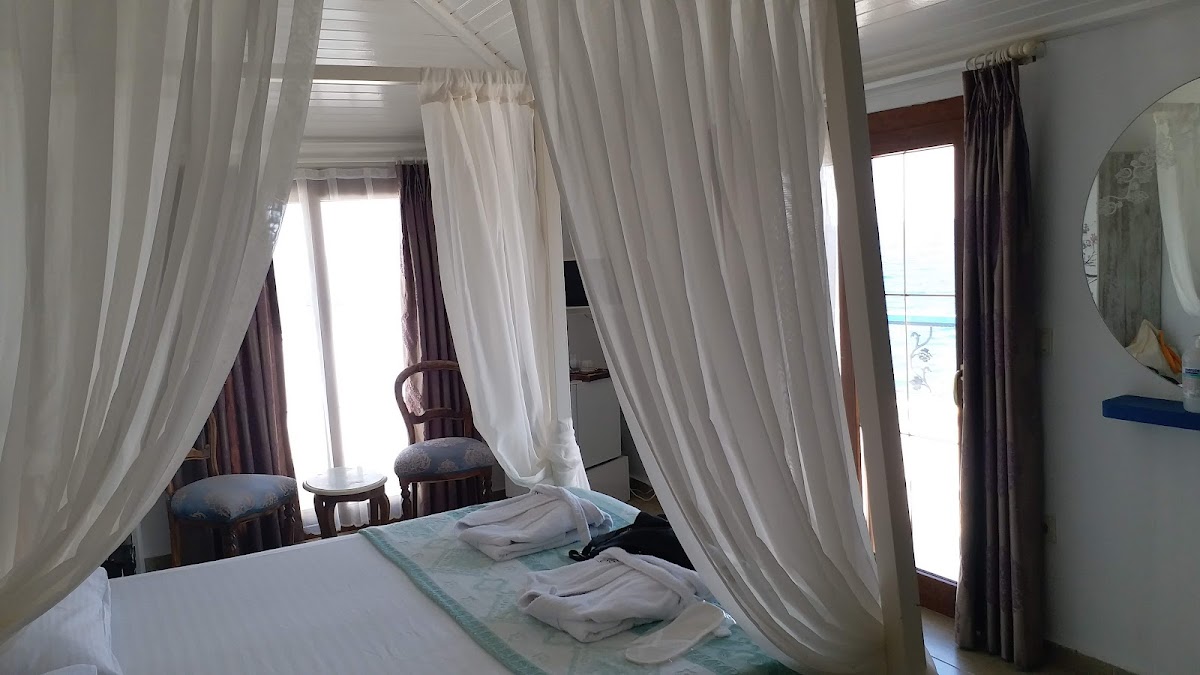 Karaburun — Uzum Iskelesi Butik Otel Restaurant — gallery