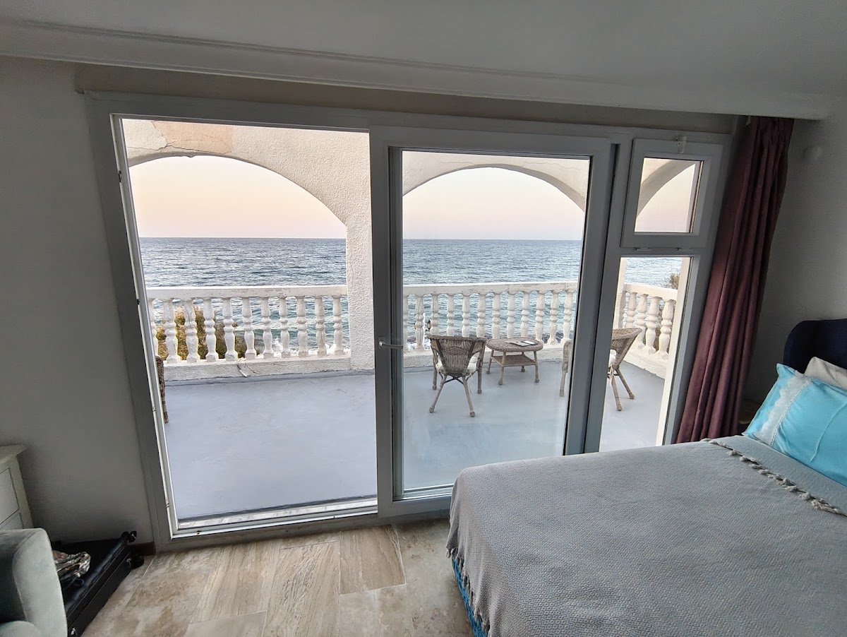 Karaburun — Lipsos Hotel Restaurant — gallery