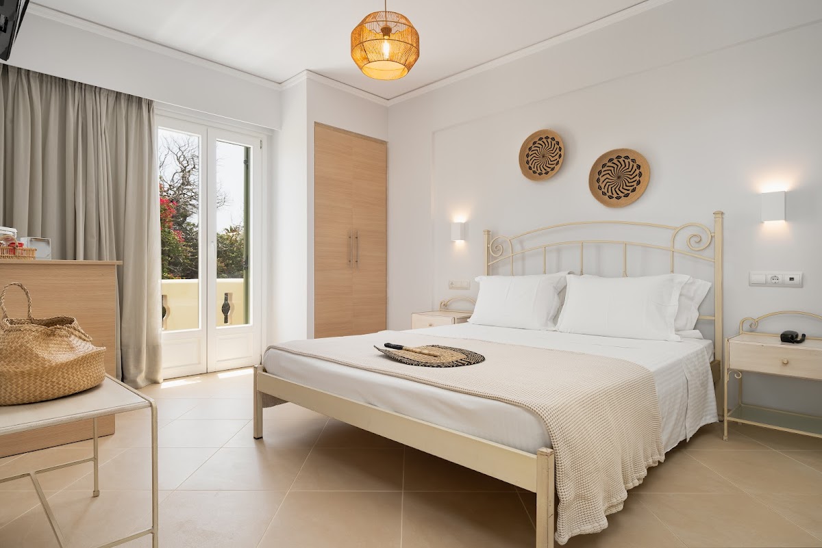 Naxos — Finikas Beach Hotel — gallery