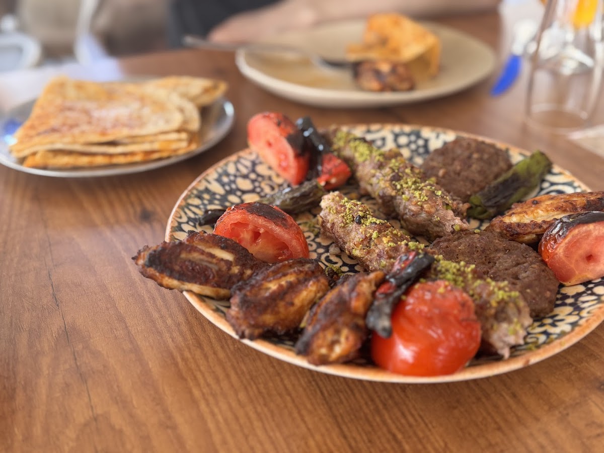 Alaçatı — Hurmuz Ocakbasi Kebap Restoran Alacati — galeri