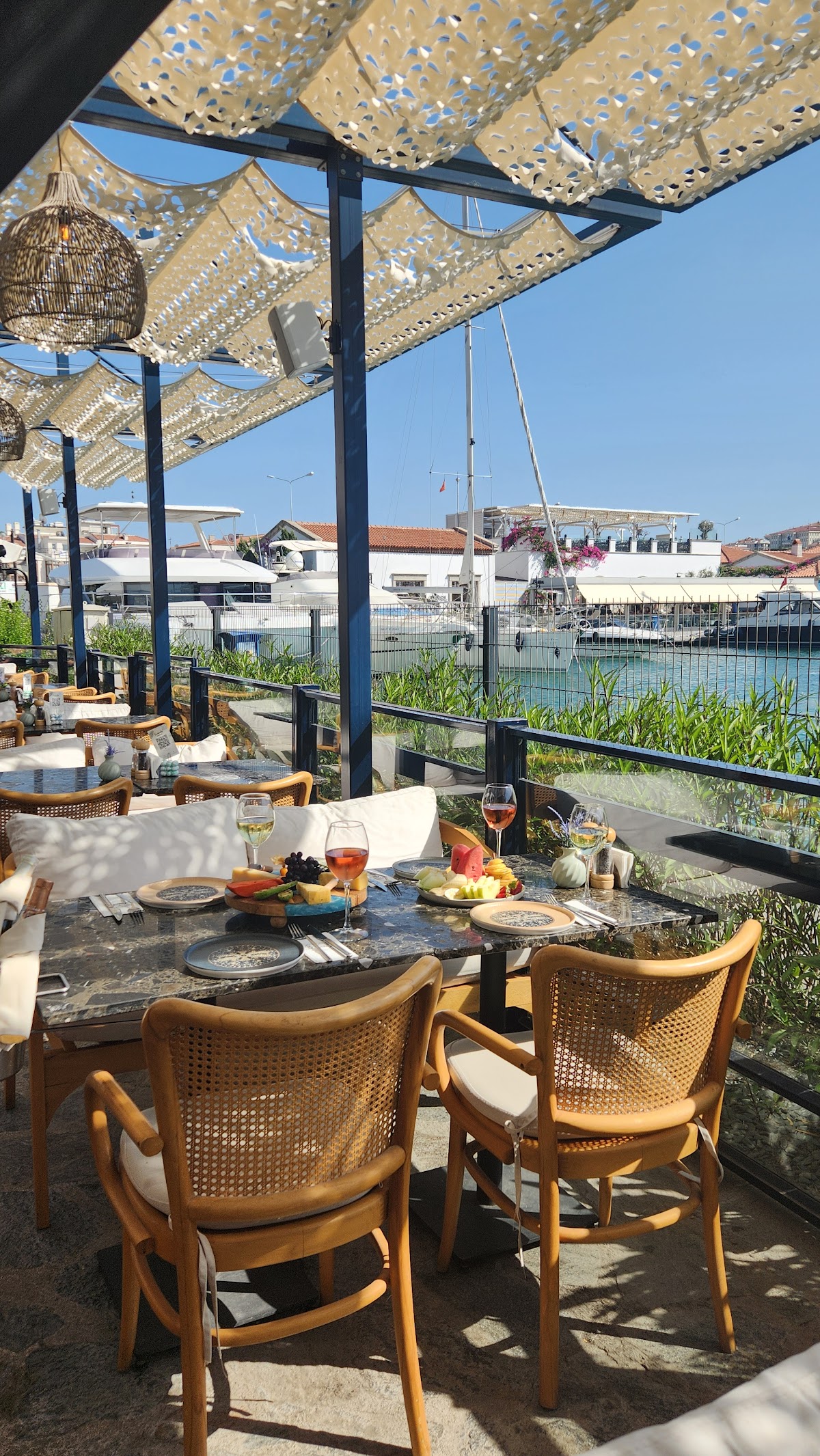 Çeşme — Fuente Restaurant Cesme Marina — gallery