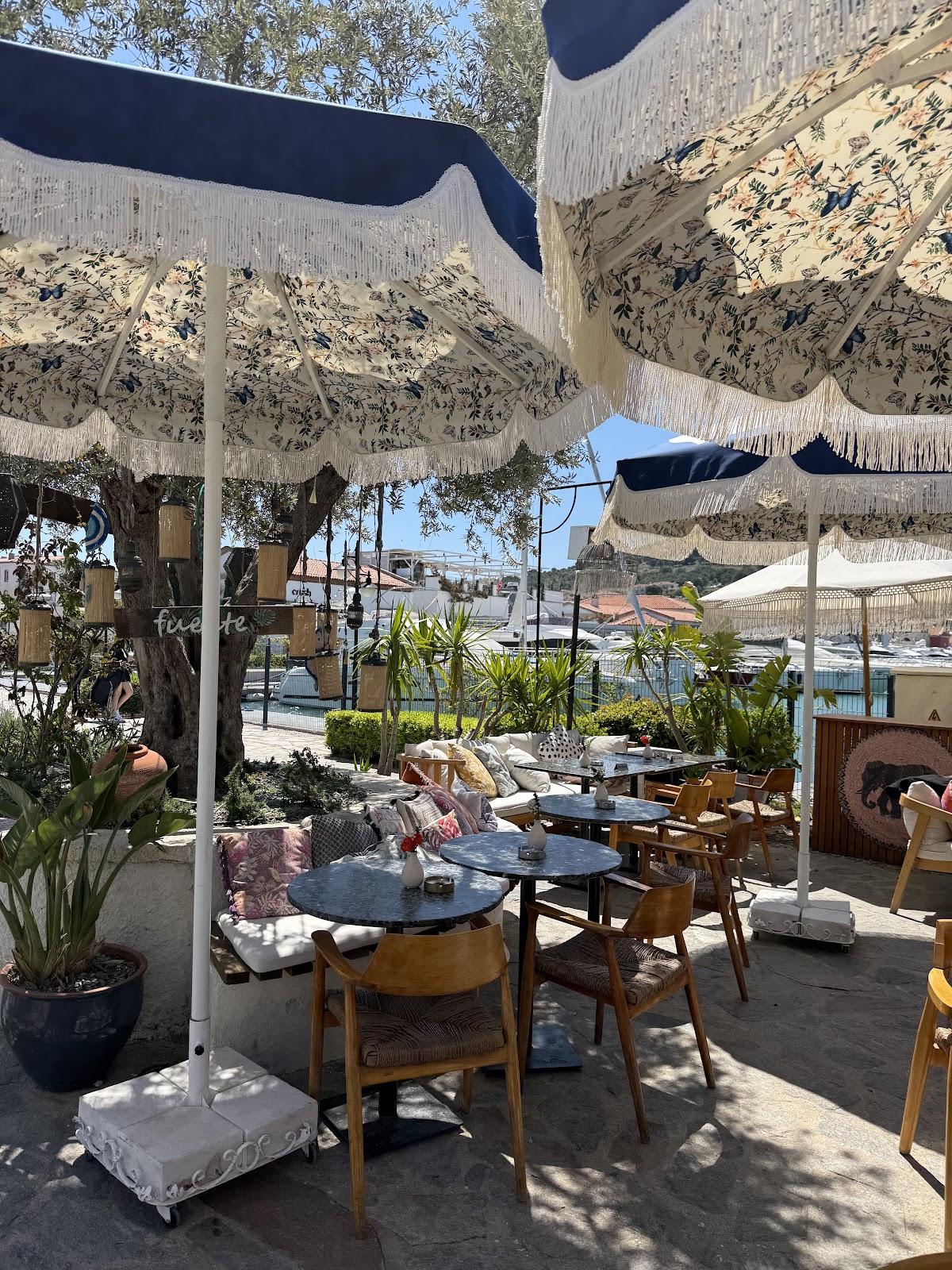Çeşme — Fuente Restaurant Cesme Marina — gallery