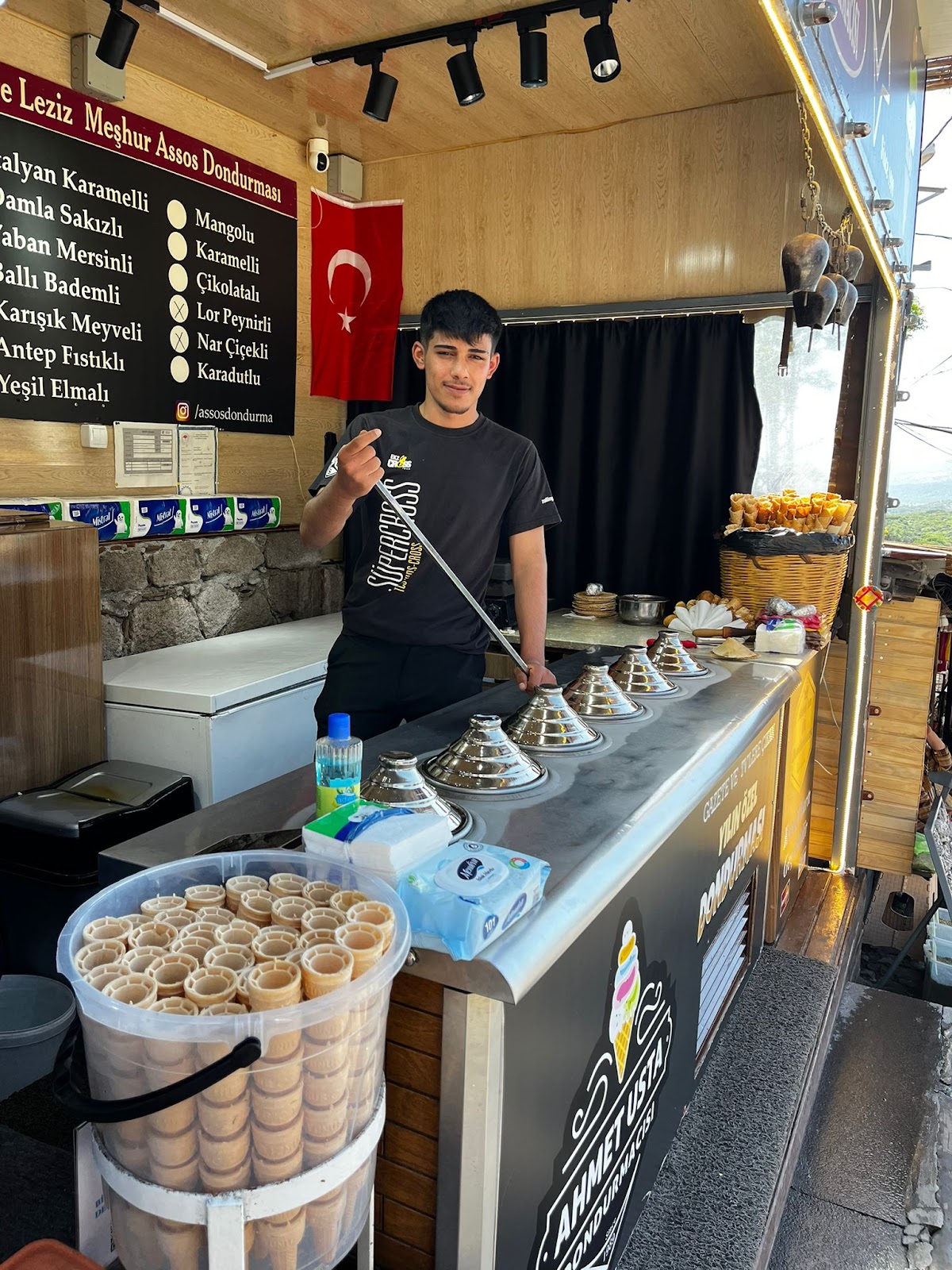 Assos — Ahmet Usta Meshur Assos Dondurmasi — galeri