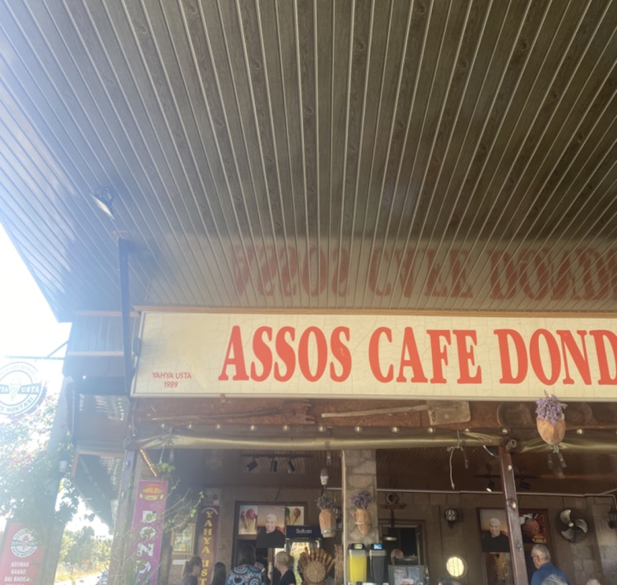 Assos — Meshur Assos Dondurmasi Yahya Usta Imalat Ve Satis Noktasi Tas Kahve — galeri