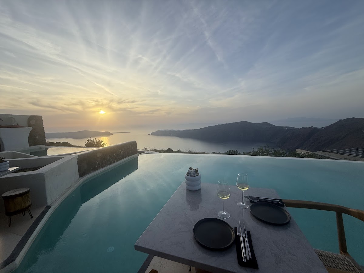 Santorini — Above Bistro — galeri