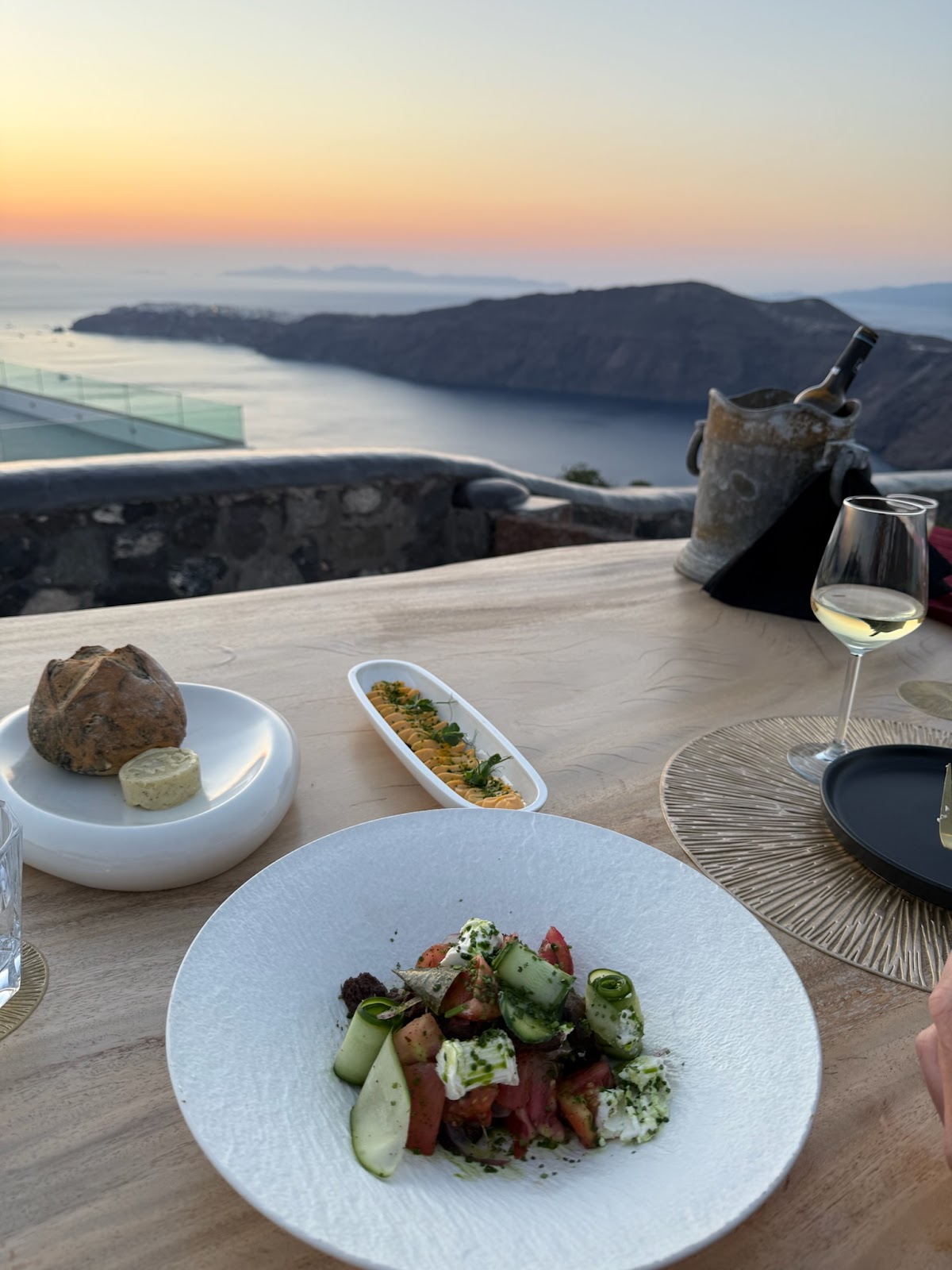 Santorini — Above Bistro — galeri