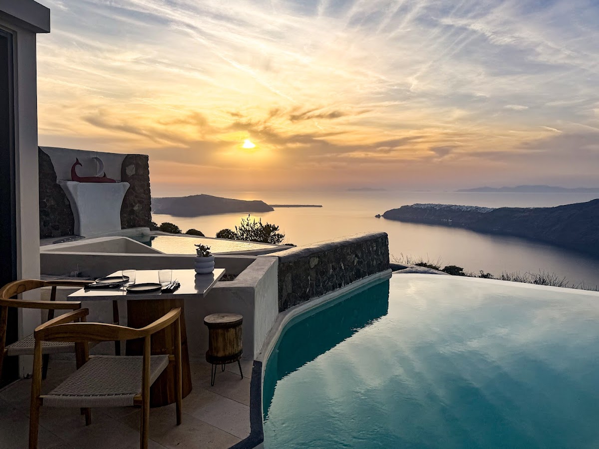 Santorini — Above Bistro — galeri
