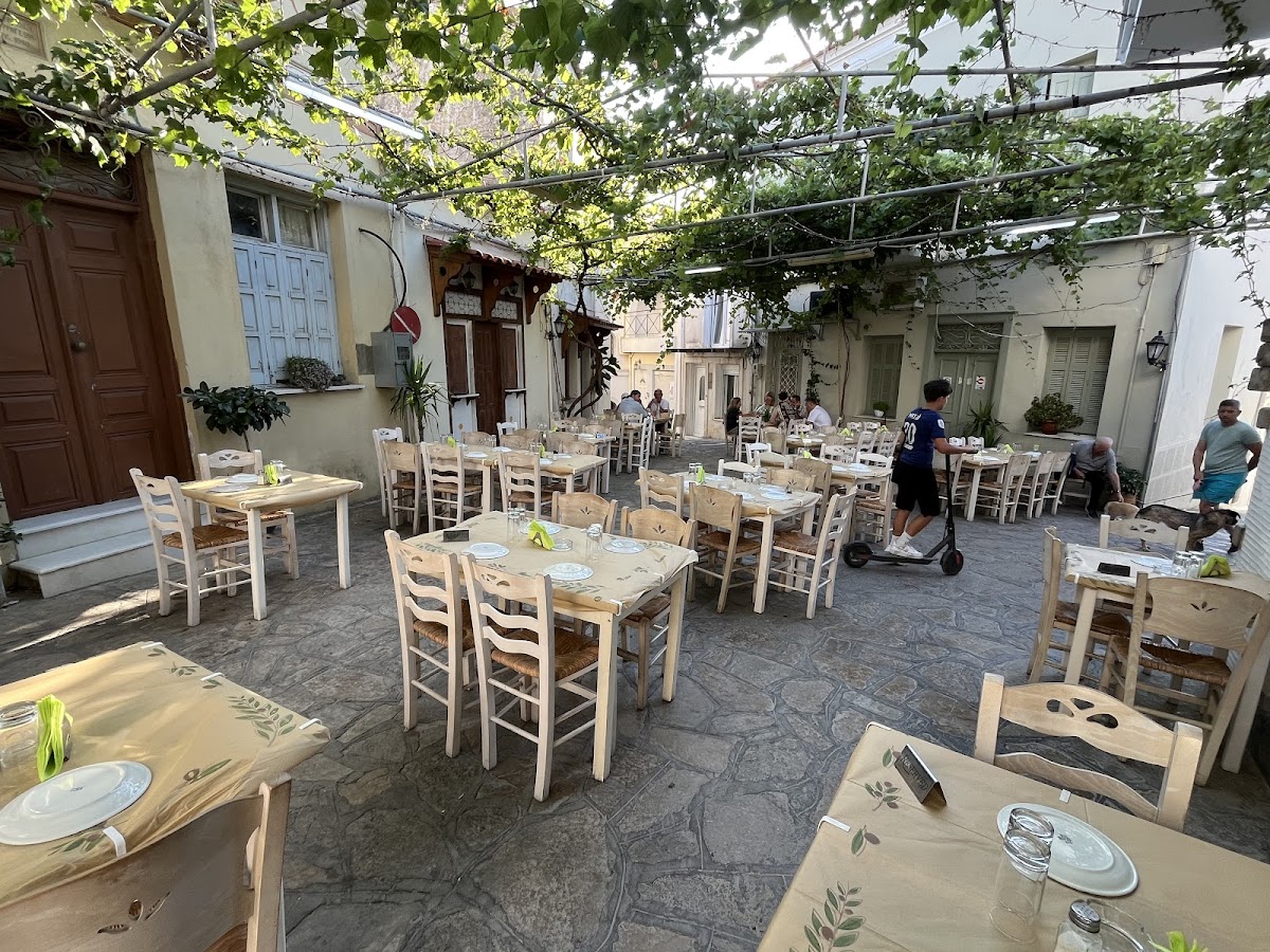 Samos — Triantaphyllos The Little Square — galeri