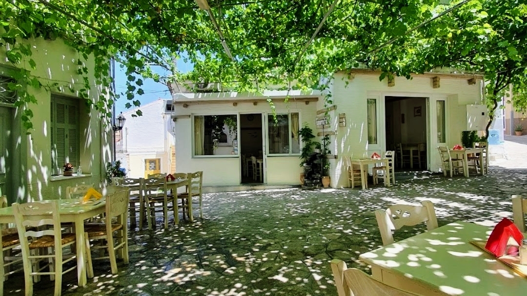 Samos — Triantaphyllos The Little Square — galeri