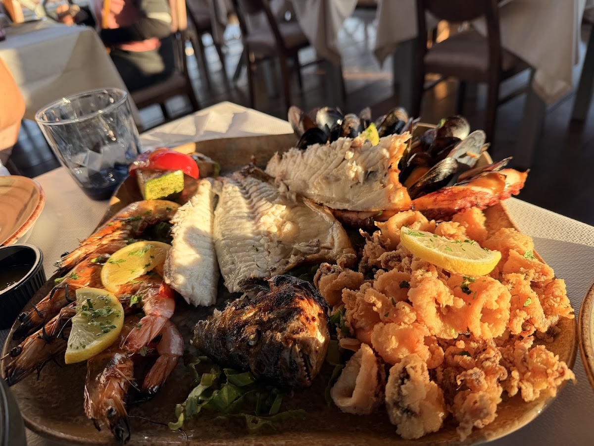 Santorini — Triana Tavern — galeri