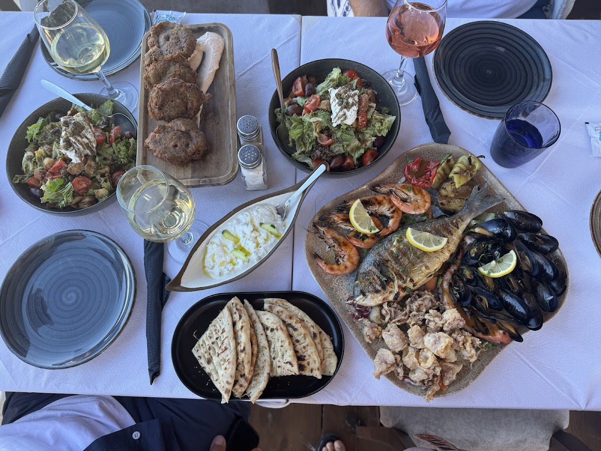Santorini — Triana Tavern — galeri