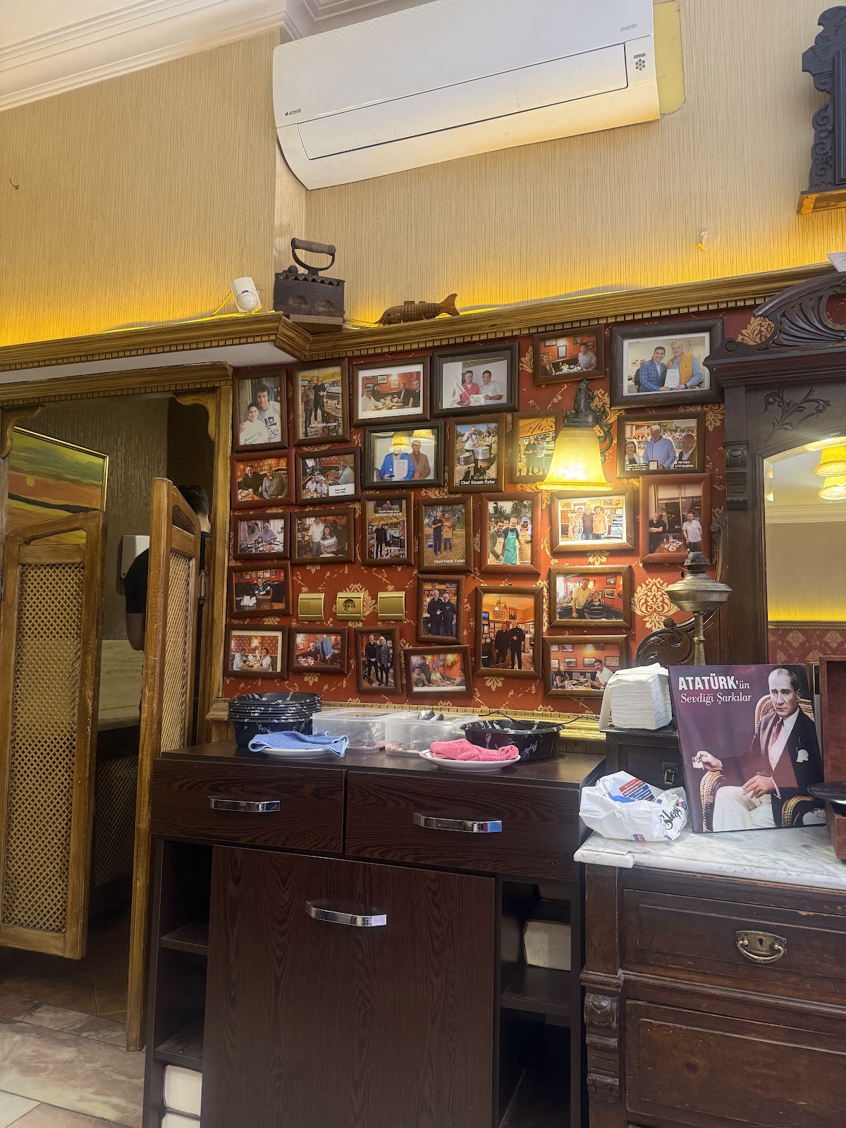 Ayvalık — Ayvalik Pasa Corba Ve Zeytinyagli Ev Yemekleri Salonu — galeri