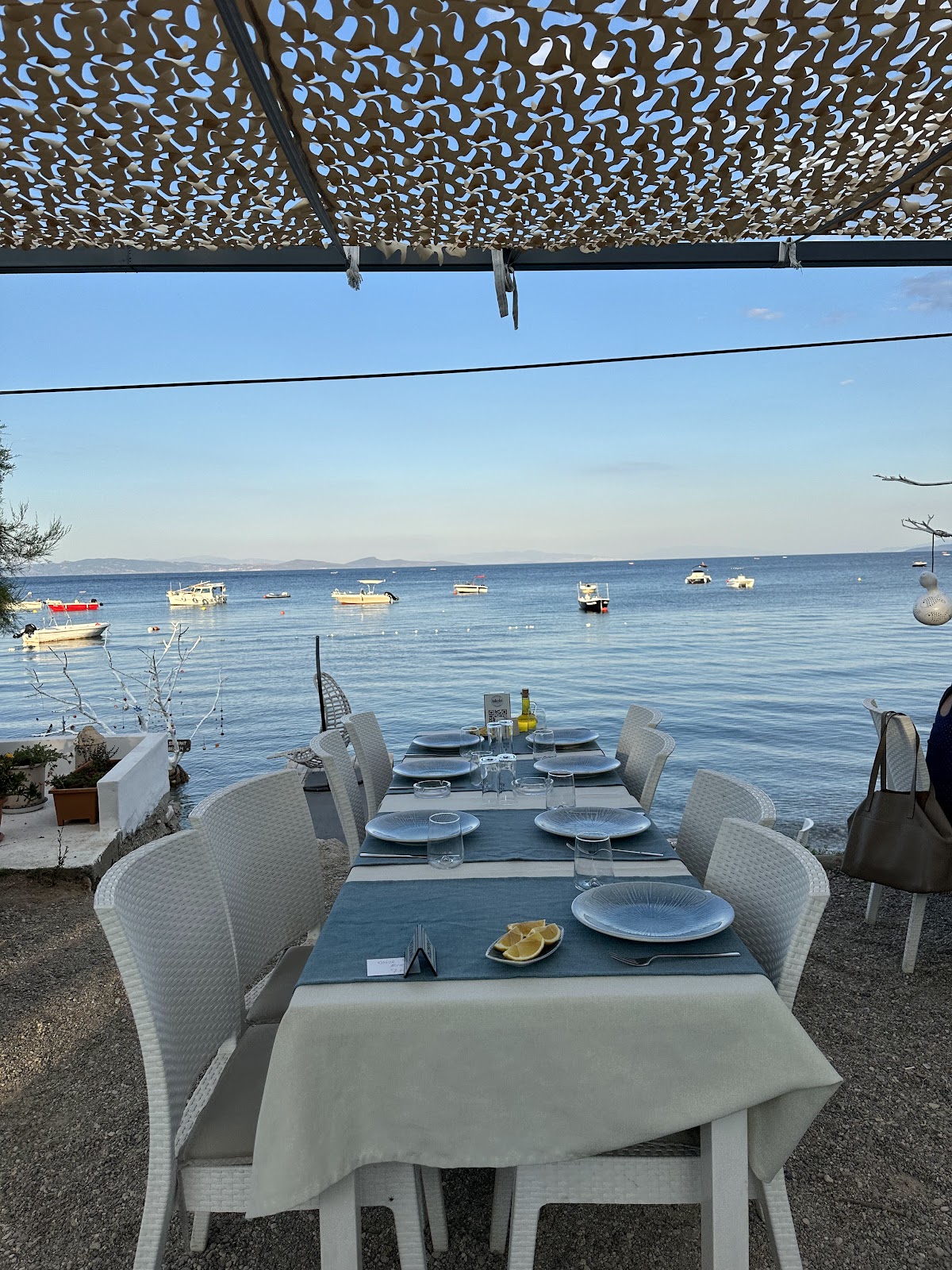 Karaburun — Ismetin Yeri Iskele Restaurant Yeni Beach — gallery