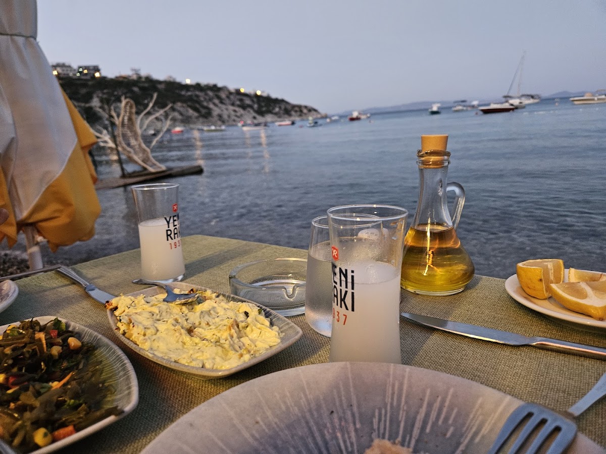 Karaburun — Ismetin Yeri Iskele Restaurant Yeni Beach — gallery