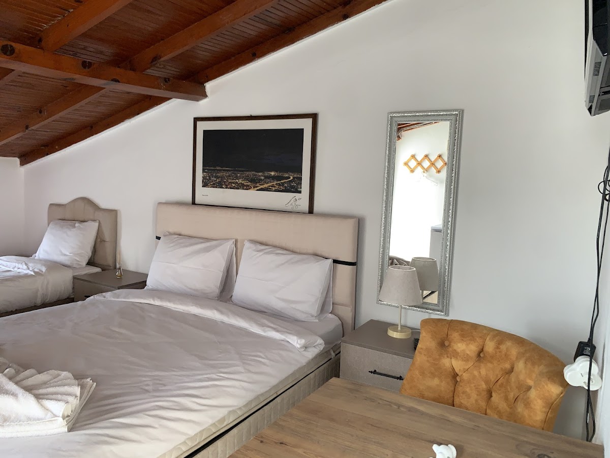 Karaburun — Denizkizi Derya Pansiyon Karaburun Pansiyon Canli Muzik Deniz Mahsulleri Restorant — gallery