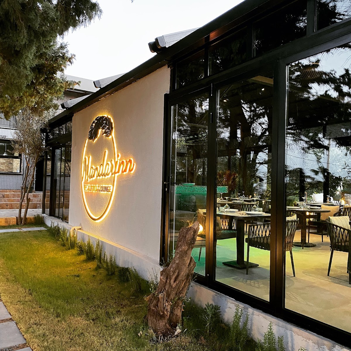 Karaburun — Mandarinn Restaurant — gallery
