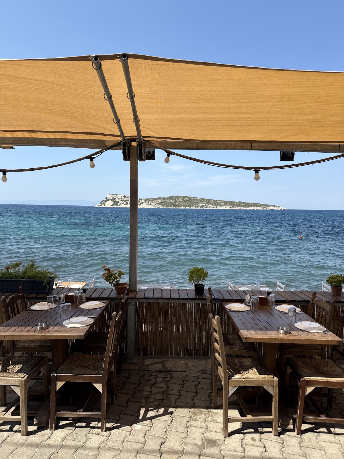 Karaburun — Giritlinin Yeri Rum Meyhanesi Butik Otel — gallery