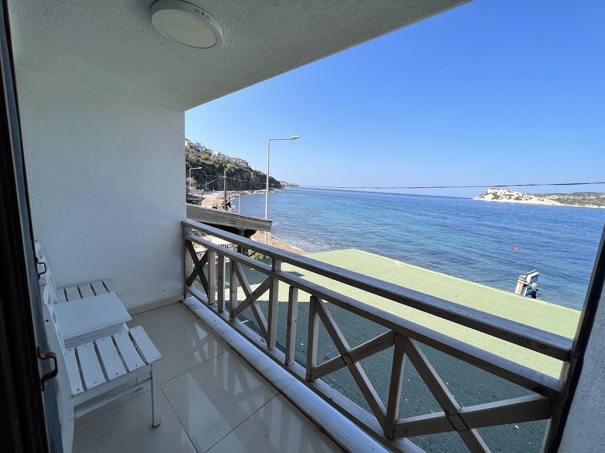 Karaburun — Giritlinin Yeri Rum Meyhanesi Butik Otel — gallery