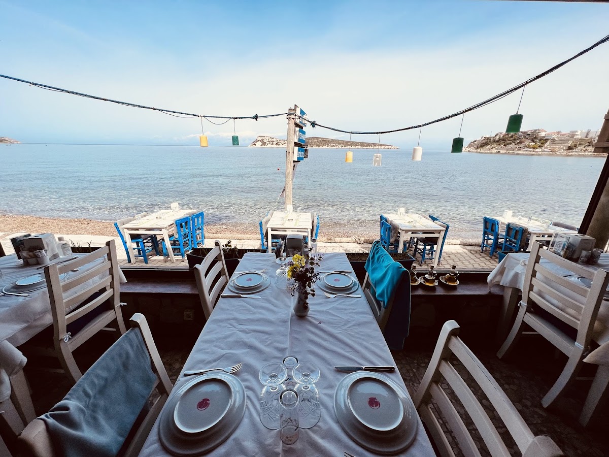 Karaburun — Giritlinin Yeri Rum Meyhanesi Butik Otel — galeri