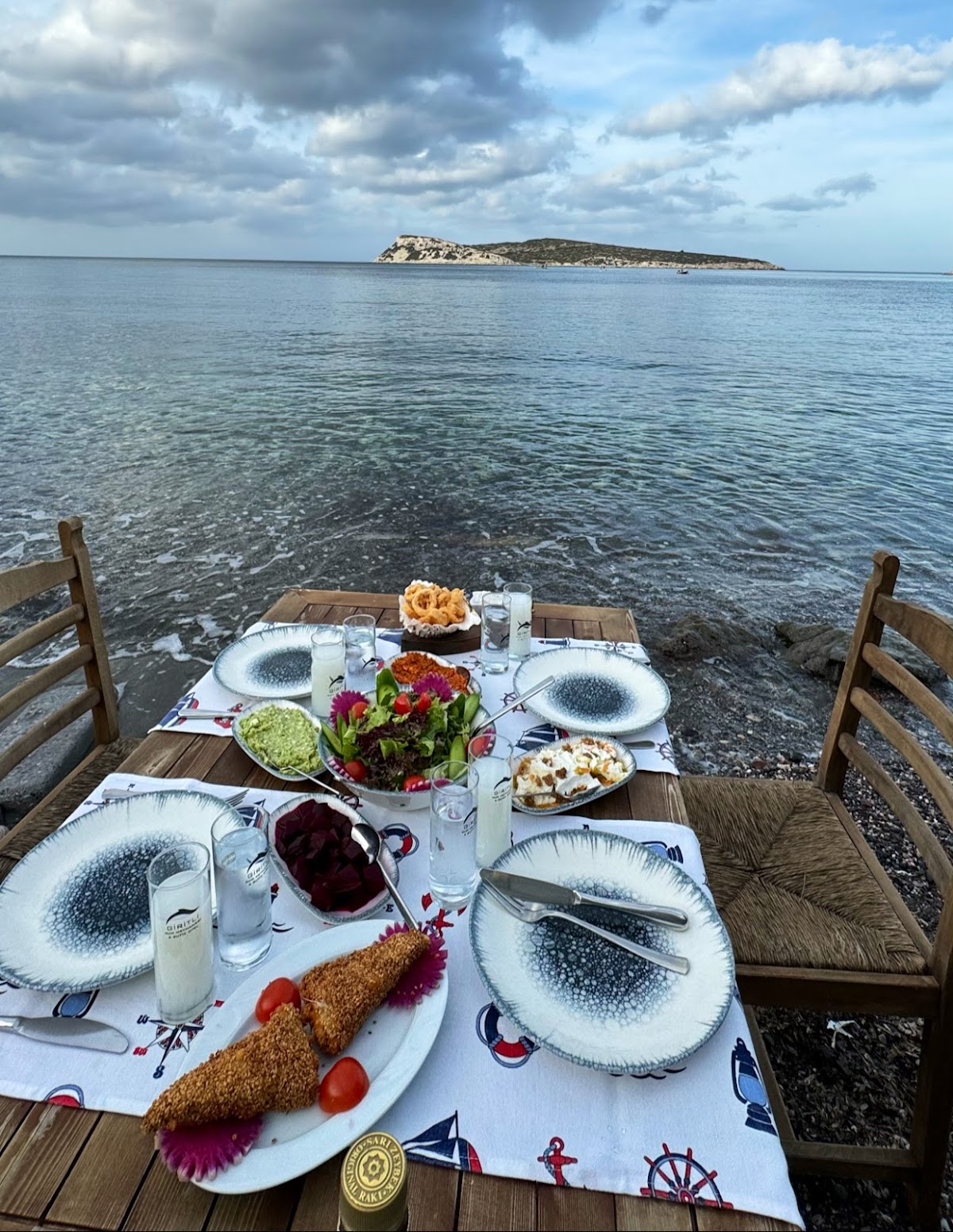 Karaburun — Giritlinin Yeri Rum Meyhanesi Butik Otel — gallery