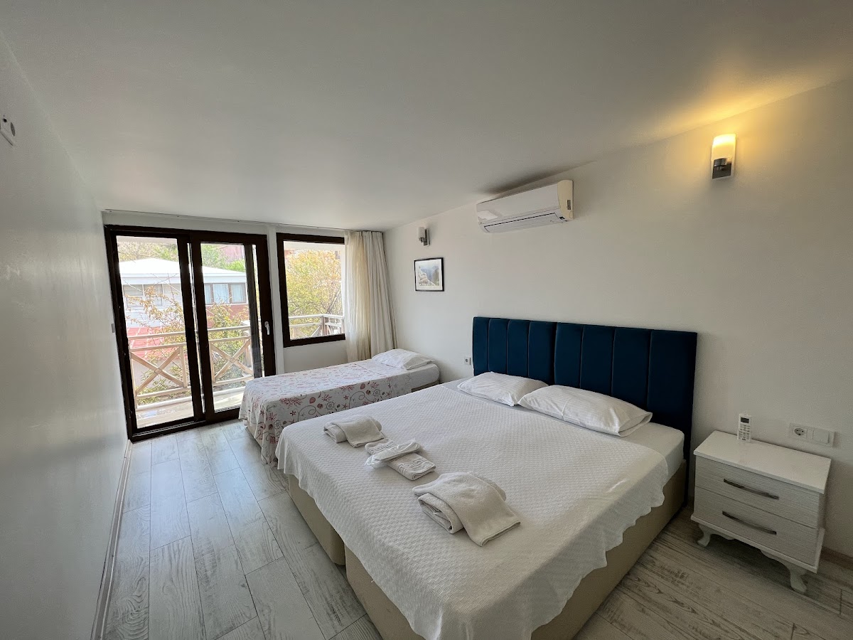 Karaburun — Giritlinin Yeri Rum Meyhanesi Butik Otel — gallery