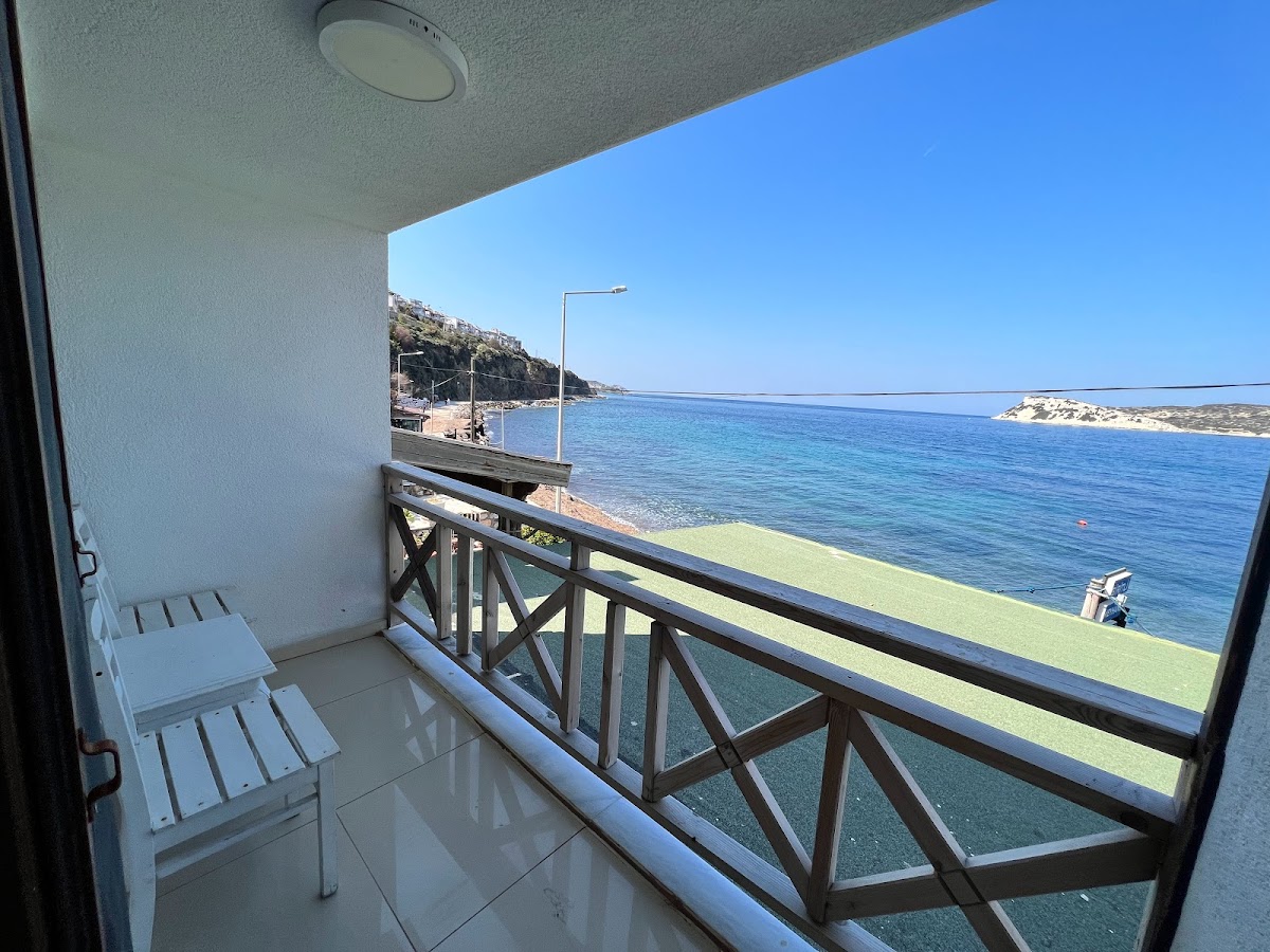Karaburun — Giritlinin Yeri Rum Meyhanesi Butik Otel — gallery