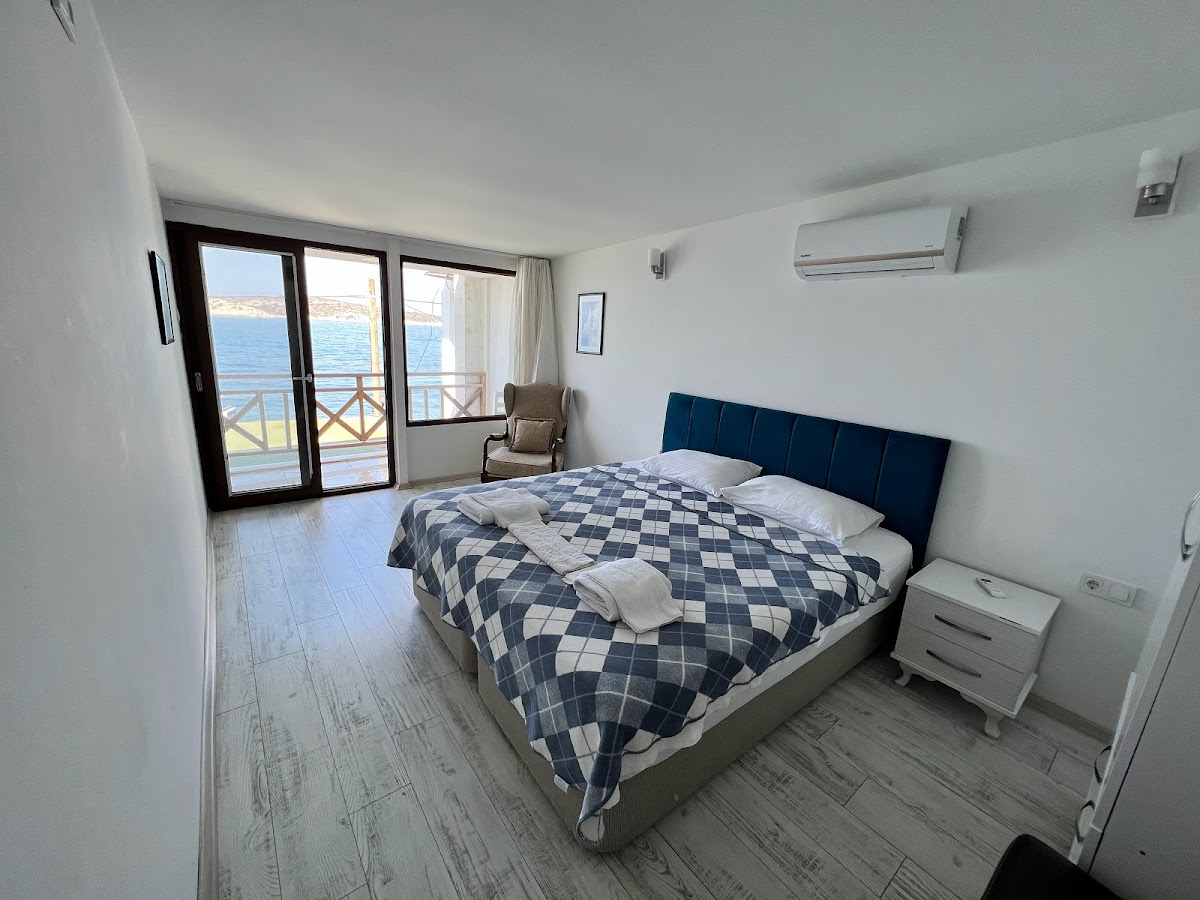 Karaburun — Giritlinin Yeri Rum Meyhanesi Butik Otel — gallery