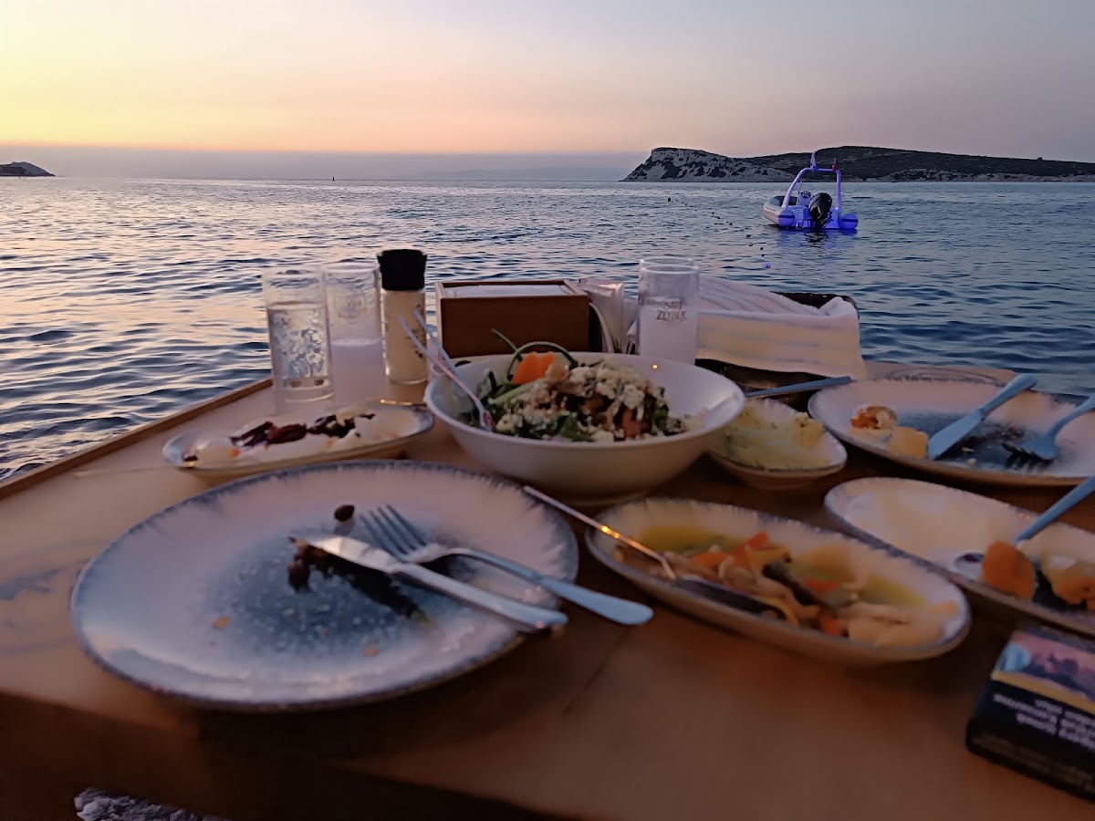 Karaburun — Giritlinin Yeri Rum Meyhanesi Butik Otel — gallery