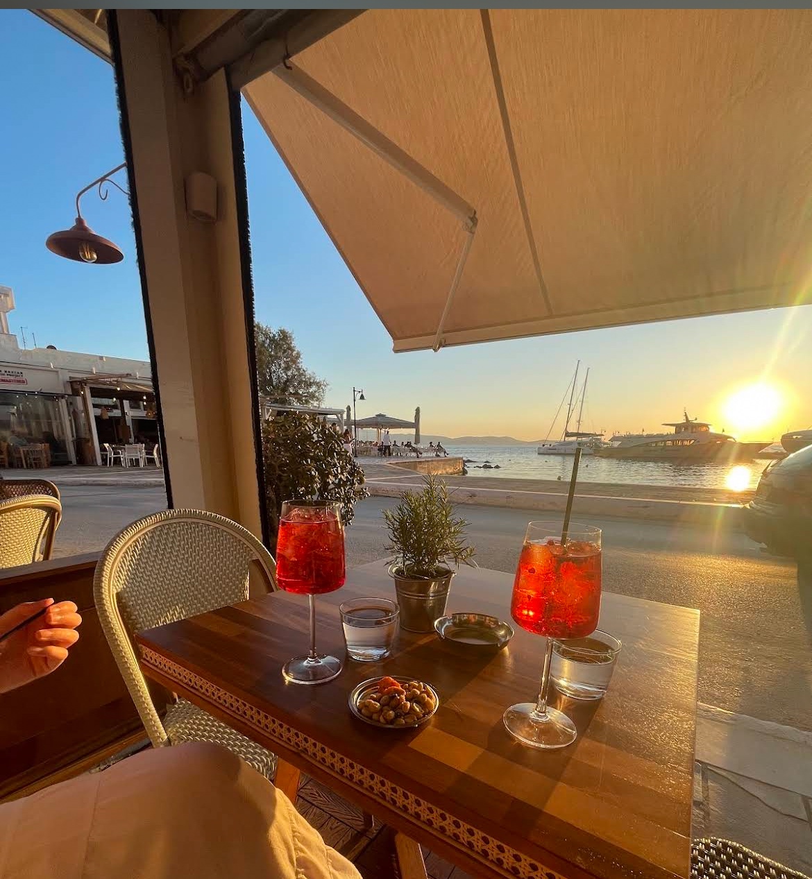 Naxos — The Locals Brunch Bar Restaurant — galeri