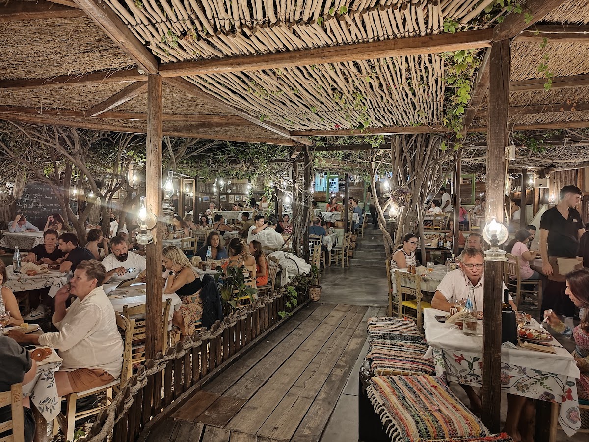 Milos — O Hamos Tavern — gallery