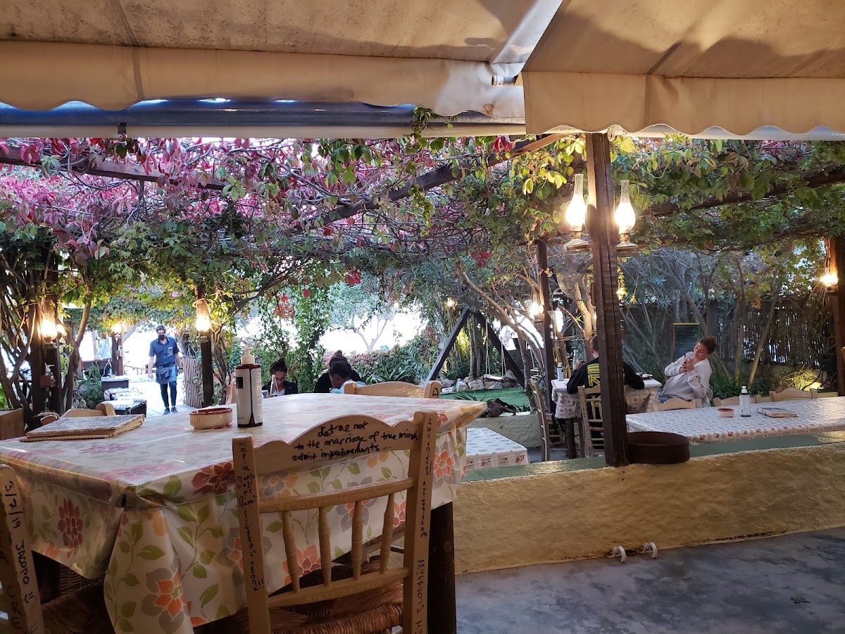 Milos — O Hamos Tavern — gallery