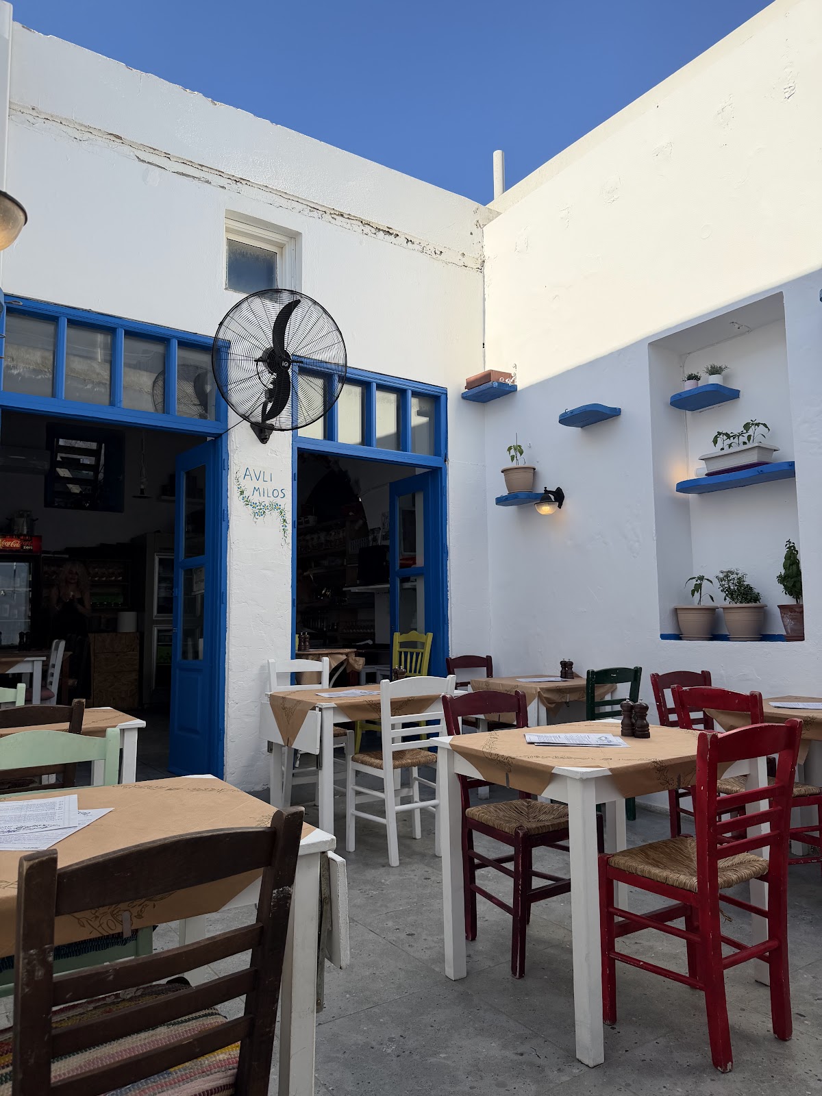 Milos — Avli Milos — galeri
