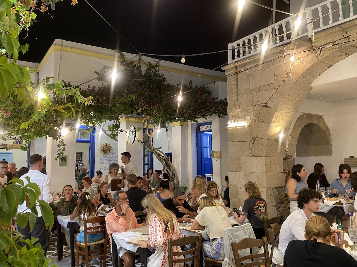 Milos — Avli Milos — galeri