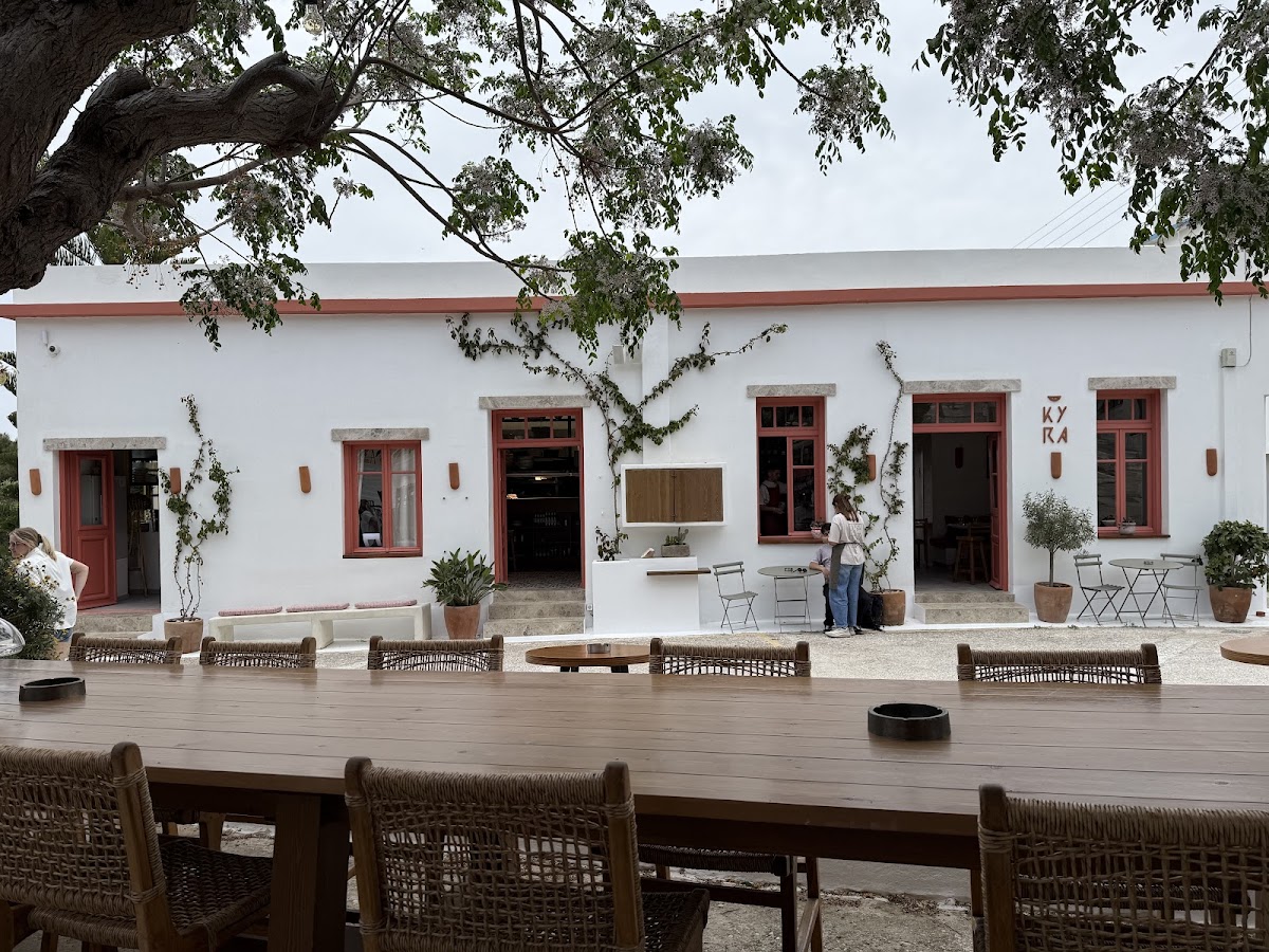 Milos — Kyra Milos — galeri