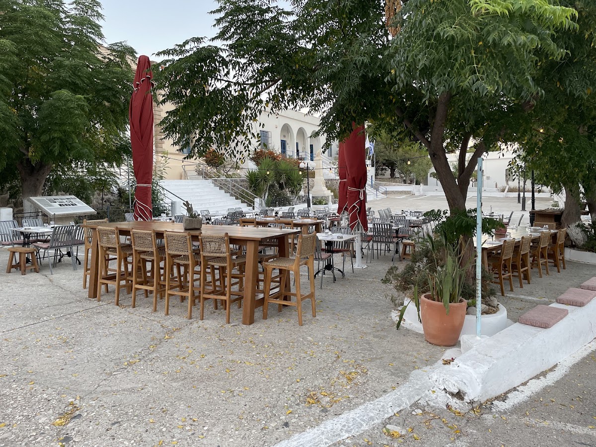 Milos — Kyra Milos — galeri