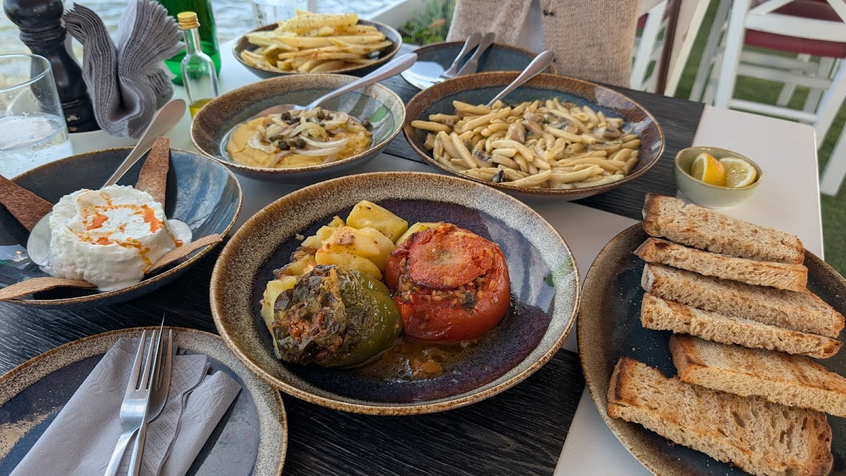 Milos — Petrinos Aegean Traditional Cuisine — galeri