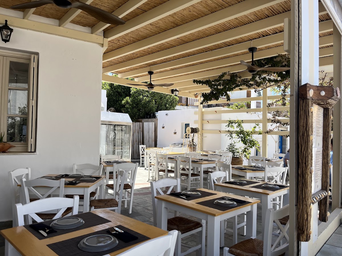 Milos — Glaronisia — gallery