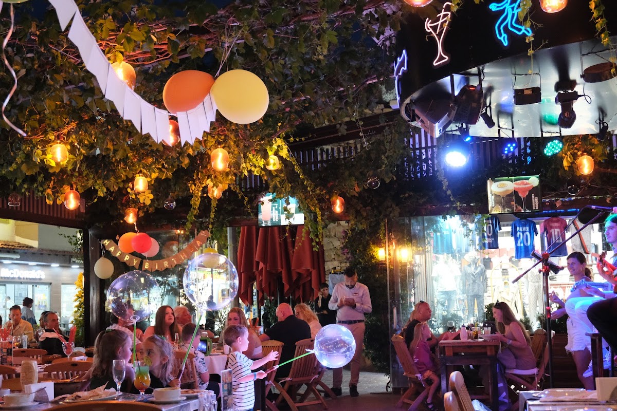 Kuşadası — Planet Yucca Live Kusadasi Restaurant Entertainment Dining — gallery
