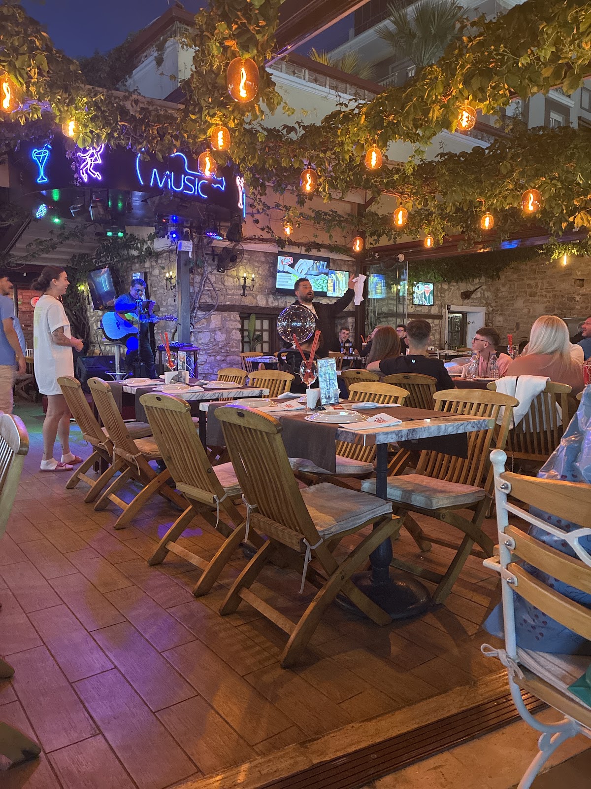 Kuşadası — Planet Yucca Live Kusadasi Restaurant Entertainment Dining — galeri