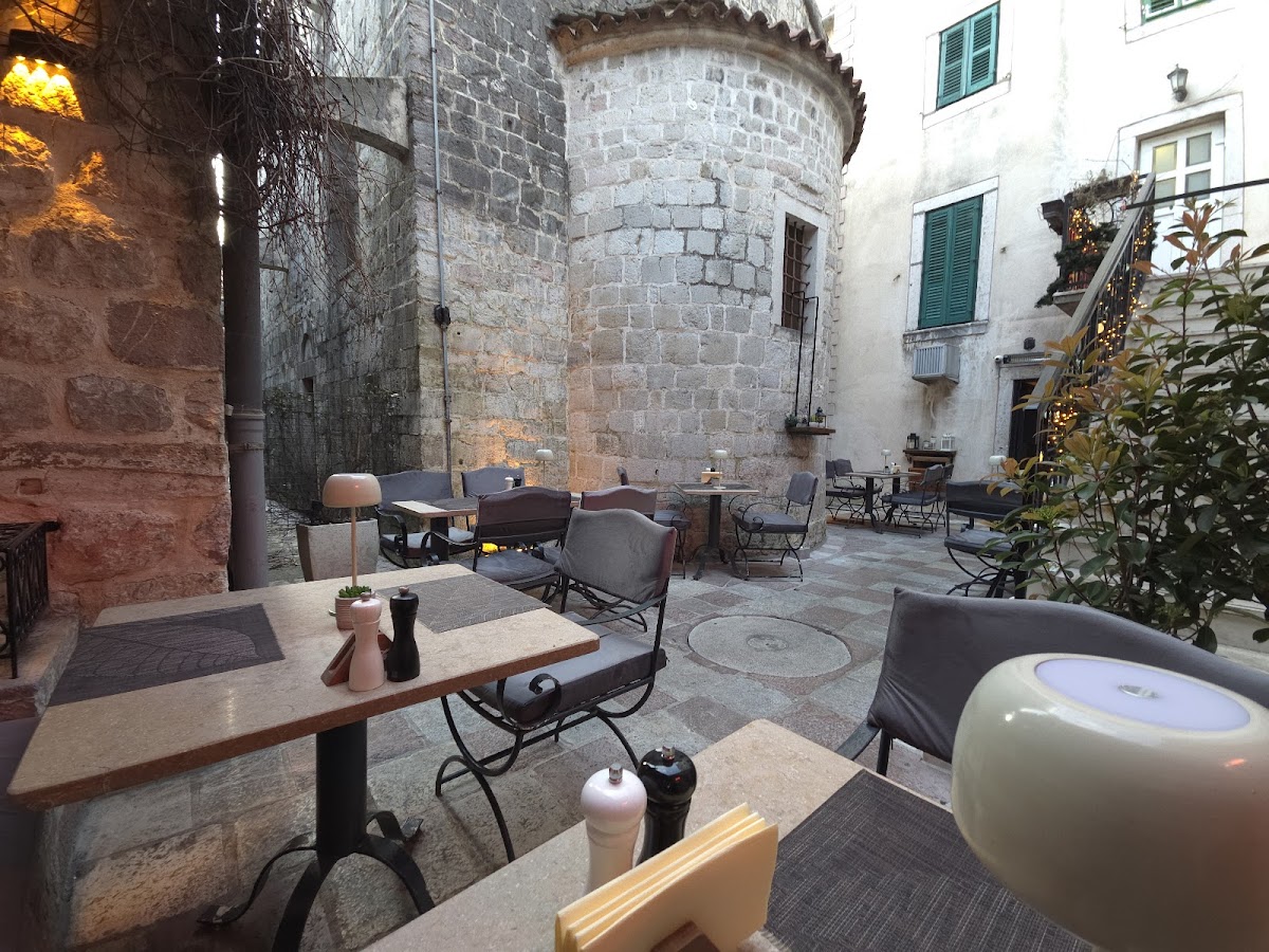 Kotor — Ombra Restaurant — galeri