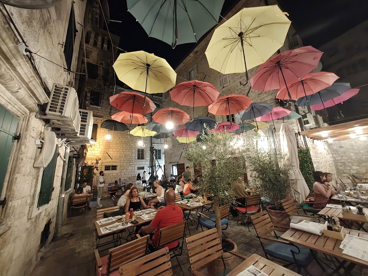 Kotor — Trattoria Karampana — galeri