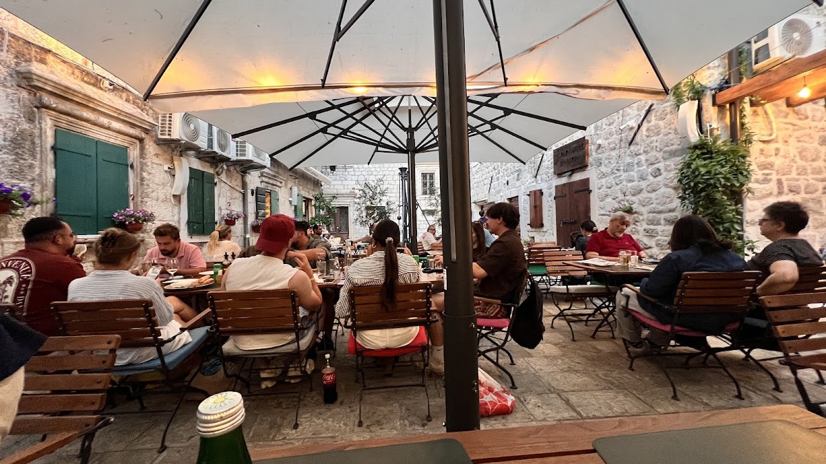 Kotor — Trattoria Karampana — galeri