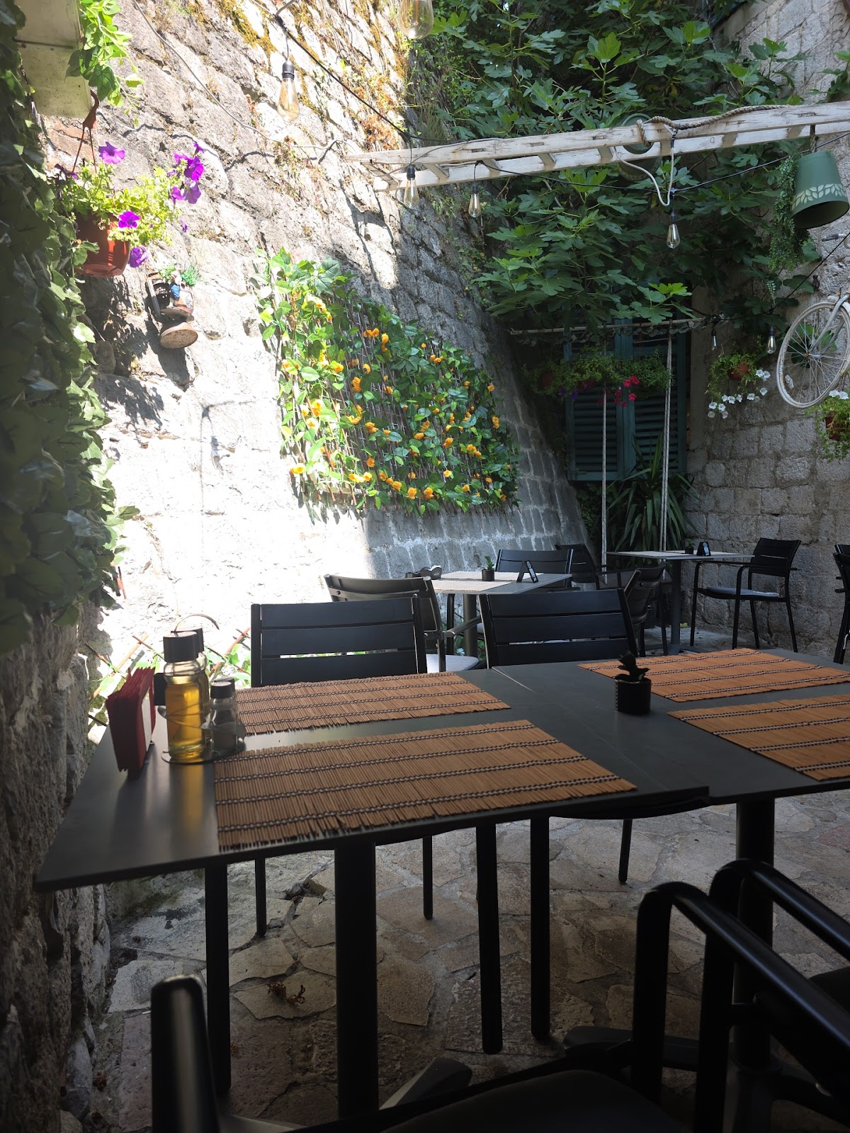 Kotor — Gastro Pub Mojakafanica Kotor — galeri
