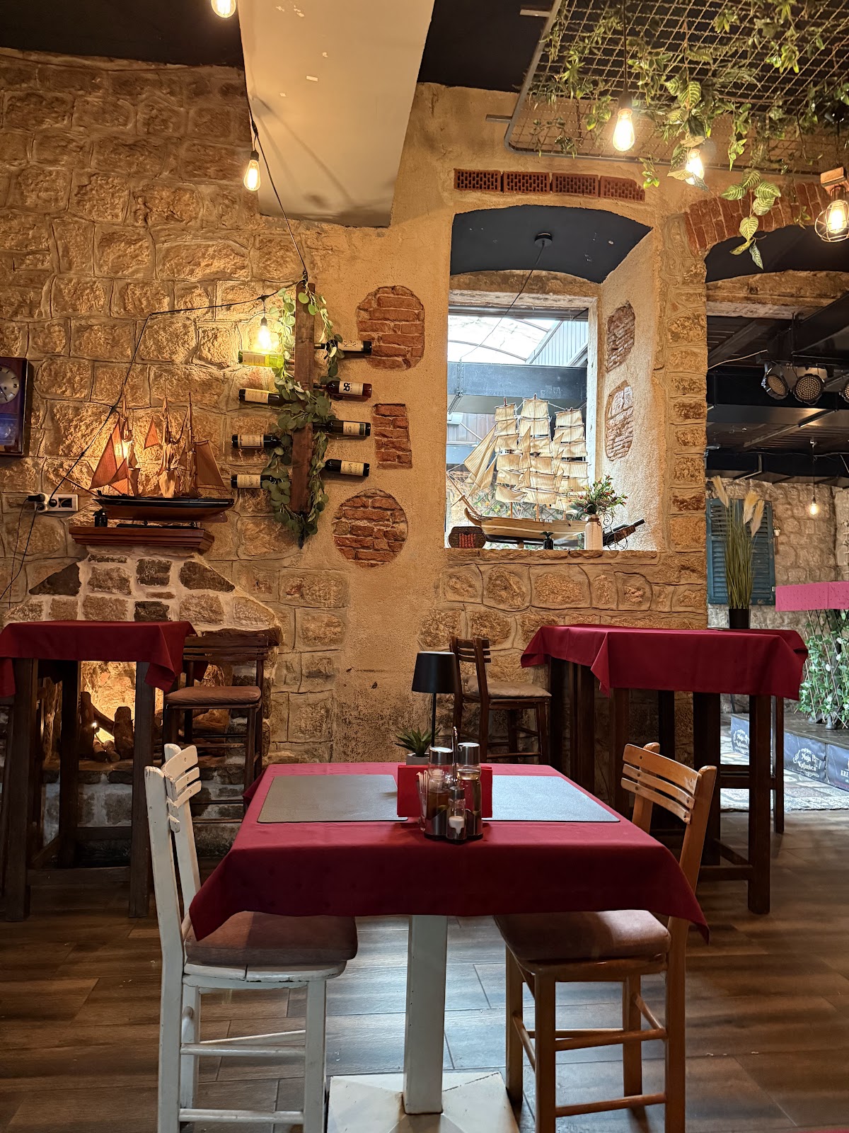 Kotor — Gastro Pub Mojakafanica Kotor — gallery