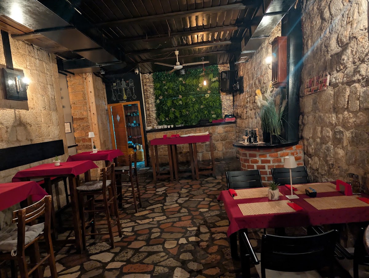 Kotor — Gastro Pub Mojakafanica Kotor — gallery