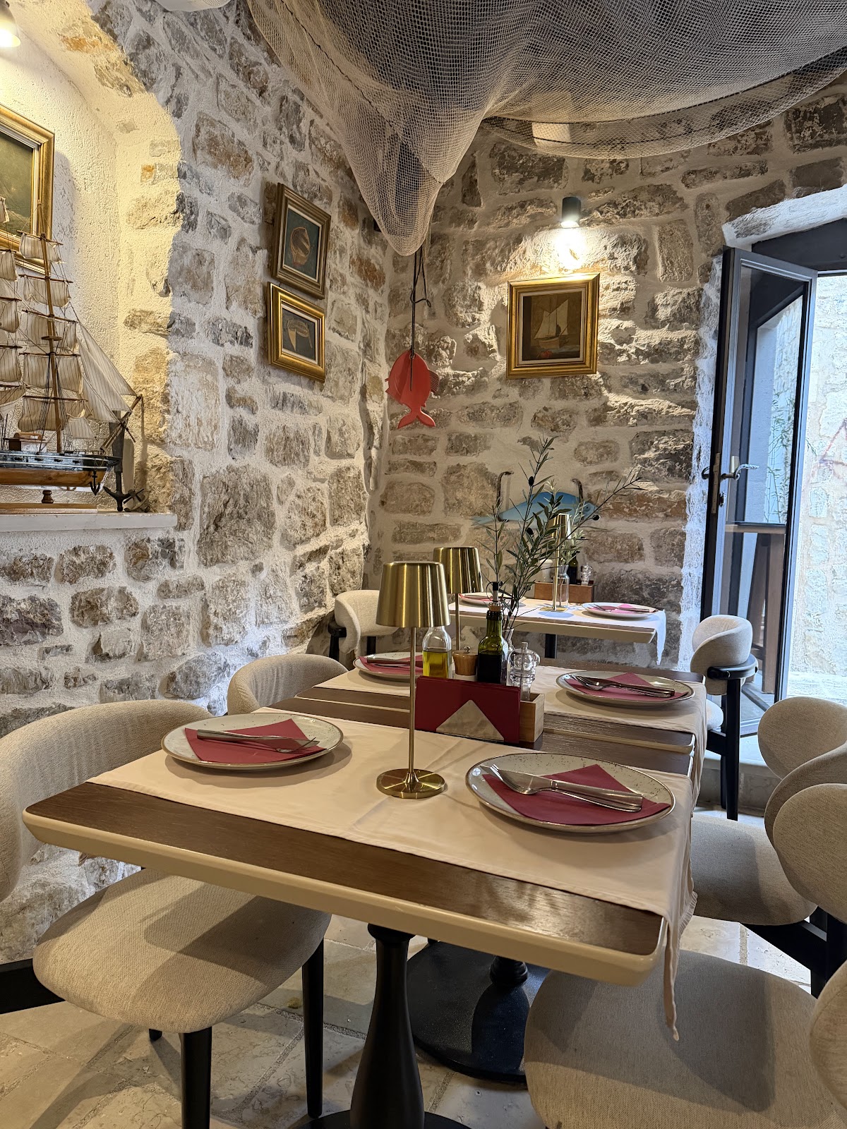 Budva — Restoran Mlin — galeri