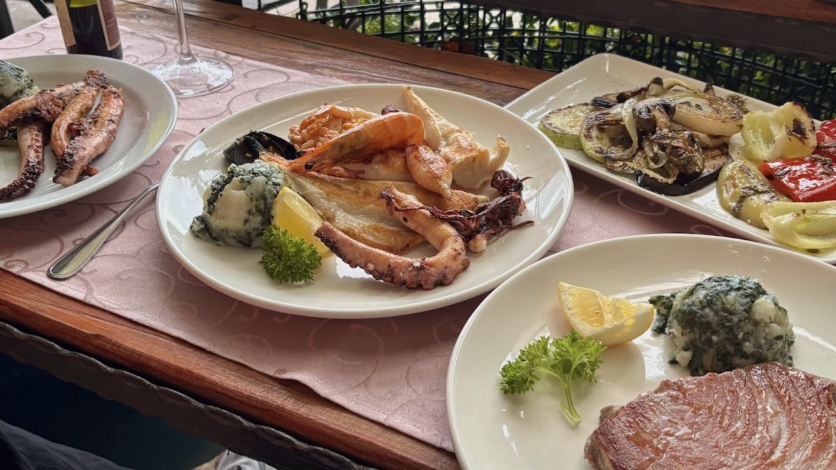 Budva — Restaurant Porto — gallery