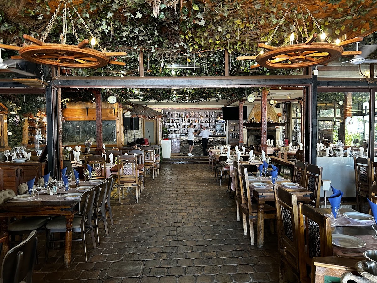 Budva — Restaurant Porto — gallery